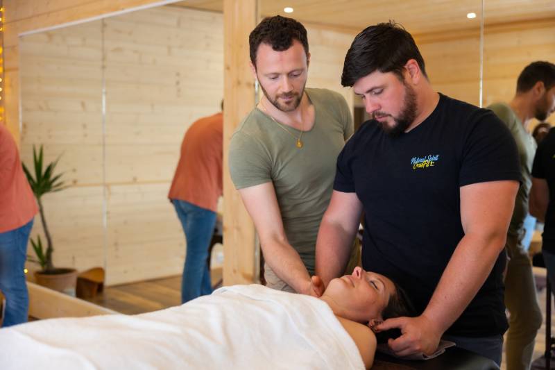Apprendre les techniques de massage bien-être certifiées dans un cadre naturel et apaisant près de Libourne