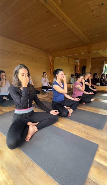 Yoga Traditionnel au studio chandrananda situé proche de Saint André de Cubzac