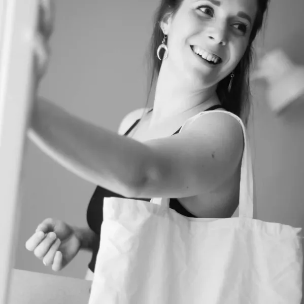 Anais du studio de Yoga Chandrananda situé proche de Bordeaux et Saint André de Cubzac