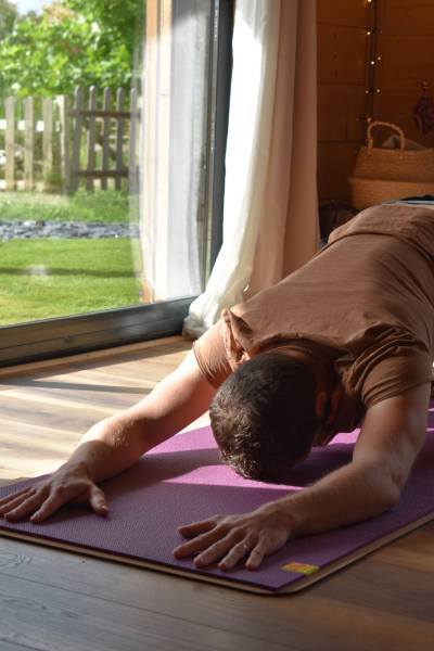 Yoga pour le dos au studio Chandrananda à Saint-André-de-Cubzac et Bordeaux rive droite