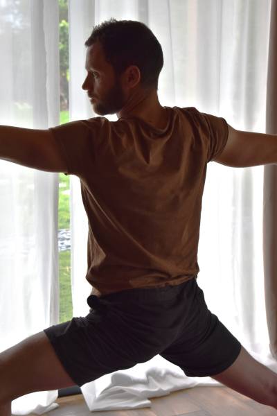 Premier cours de yoga au studio Chandrananda pour débuter en confiance