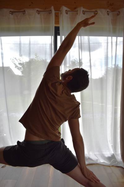 Choisissez un yoga adapté à vos objectifs au studio Chandrananda à l’Espace Samananda, Saint-André-de-Cubzac : petit groupe, suivi personnalisé, réservez votre place