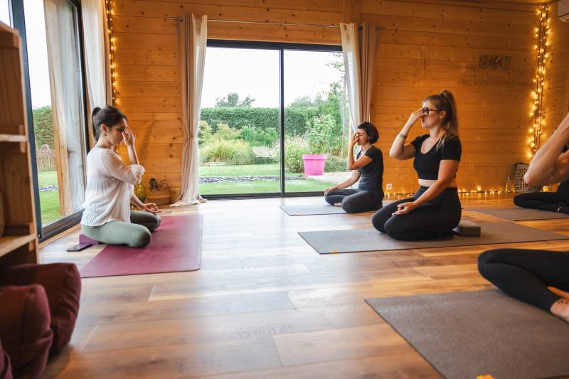 Commencer le yoga sans être souple à Saint-Genès-de-Fronsac avec le studio Chandrananda