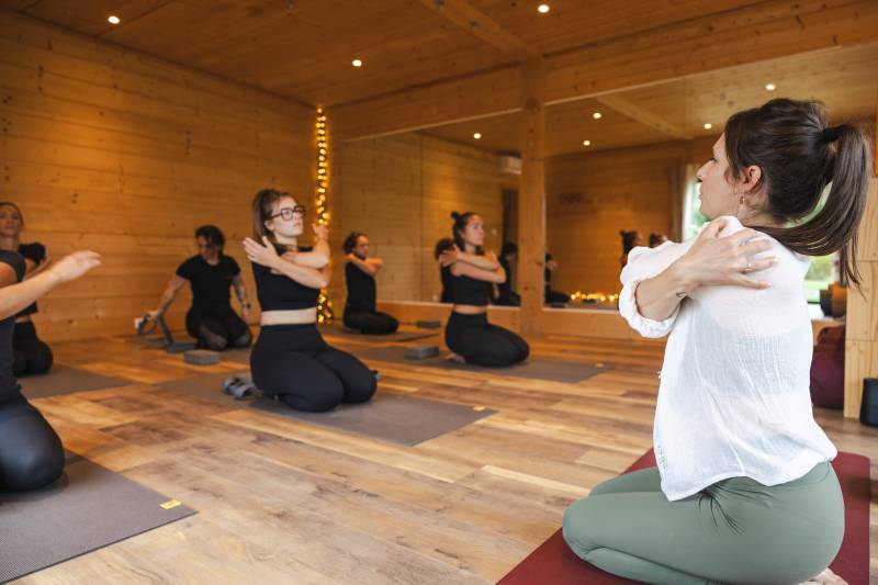 Cours de Hatha Yoga Accessible au débutants proche de Cavignac au studio Chandrananda