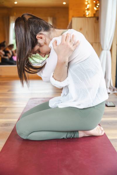 Prendre soin de son corps et de son esprit grâce au Hatha yoga enseigné en petit comité à l’Espace Samananda