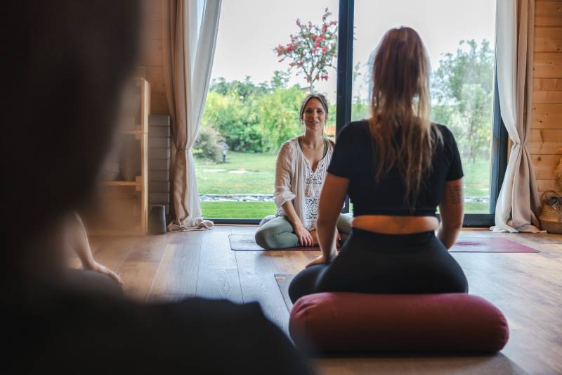 Fascias et articulations : relâcher en douceur — Yin Yoga au Studio CHANDRANANDA, Bordeaux Rive Droite