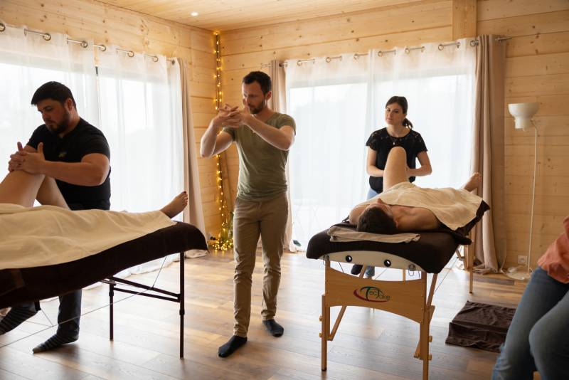 Vous êtes en reconversion professionnelle et souhaitez être formé rapidement et qualitativement au massage bien-être proche de Bordeaux